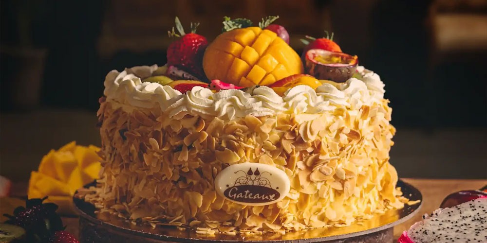 birthday cake in Dubai