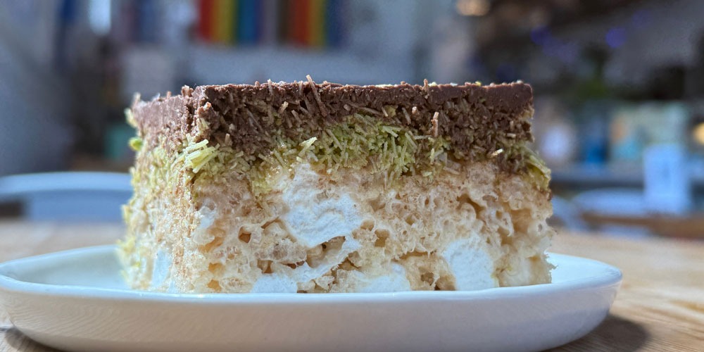 birthday cake in Dubai